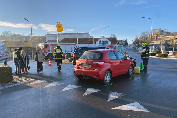 Verkehrsunfall im Kreisverkehr Billa